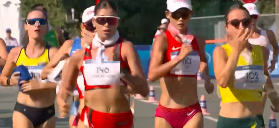 🥇女子20公里竞走决赛：中国选手杨家玉一路领先夺金