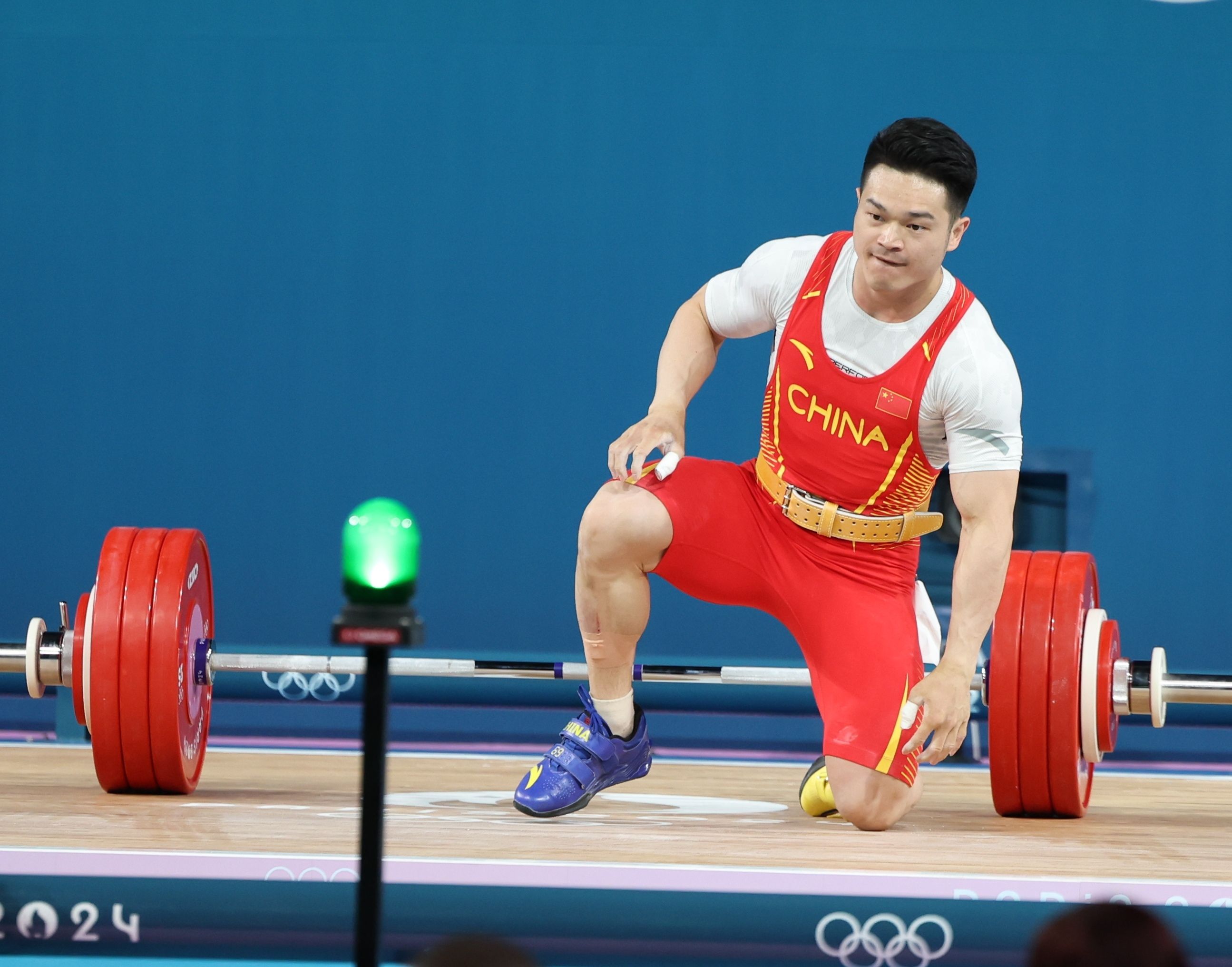 😢石智勇三次挺举失败无缘奖牌：实在受不了病痛折磨 对不起举重队和大家